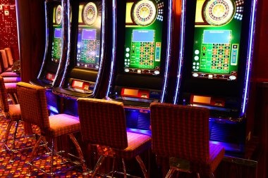 Close-up view of Lucky Twins table layout and dealer hand at sirkuitpoker